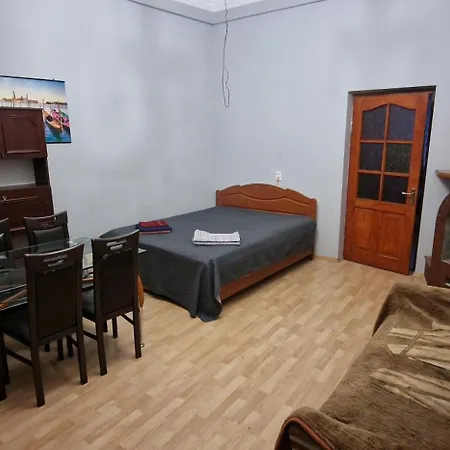 коло центру і ж д Lvov