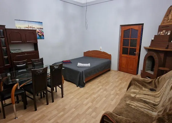 коло центру і ж д Lvov